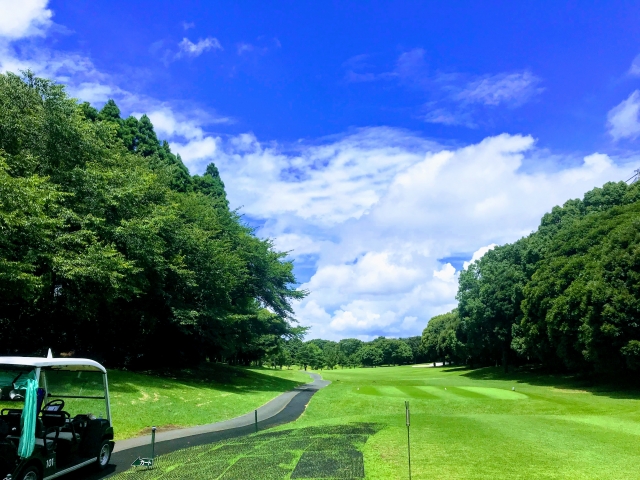 7月スタート　軽井沢リゾートゴルフ場でのフロントの求人画像
