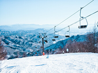 【12月スタート】かぐらスキー場でのチケット販売スタッフの求人画像